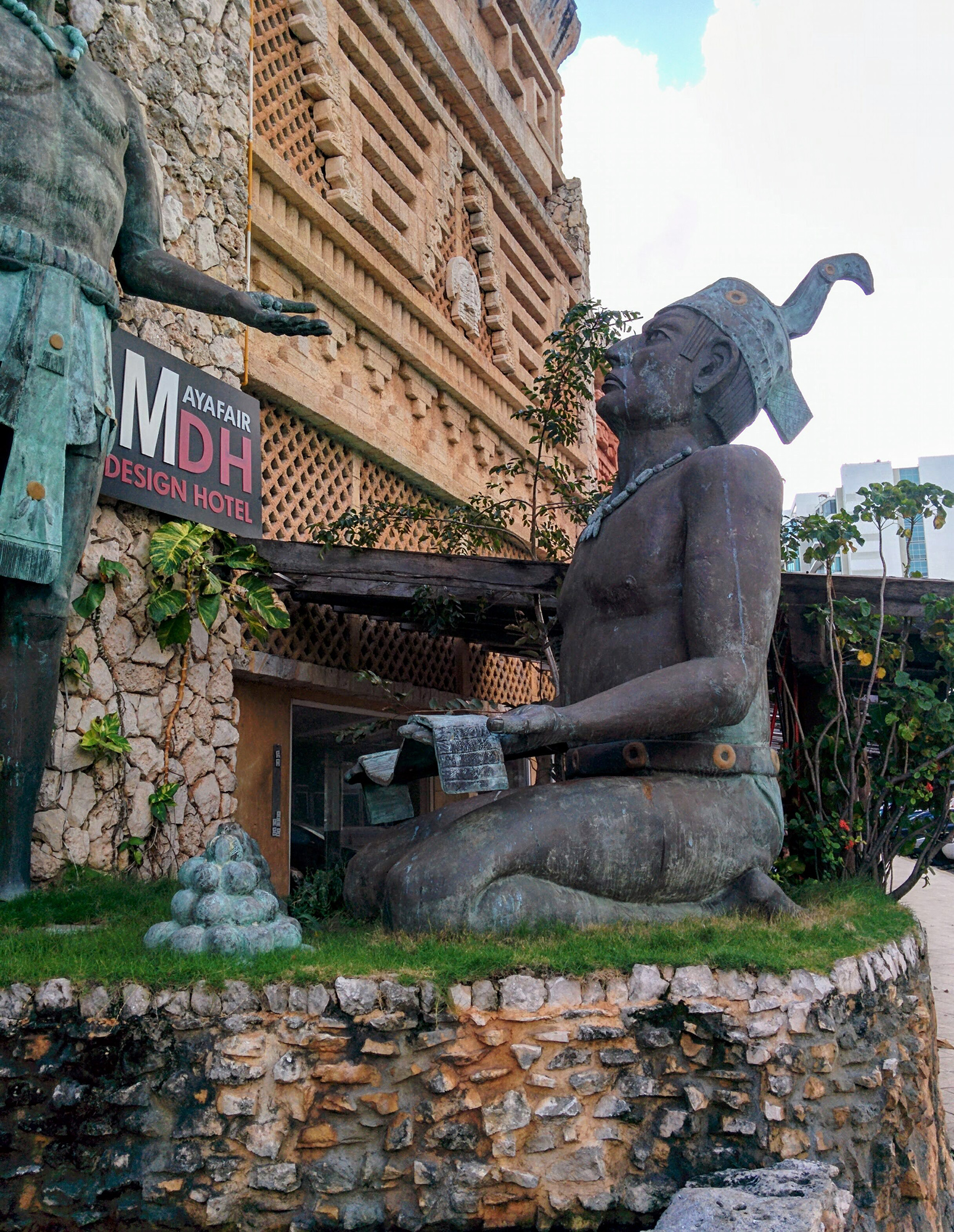Статуя индейца
