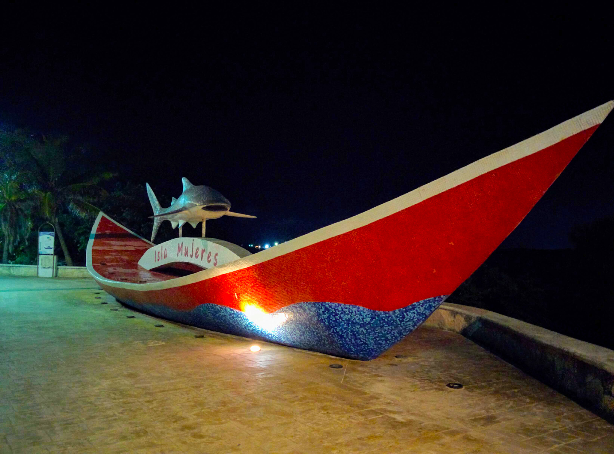 Красная лодка на Исла Мухерес