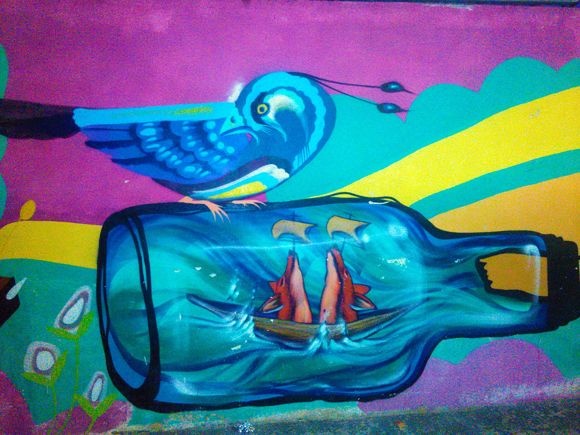 Граффити птица на бутылке